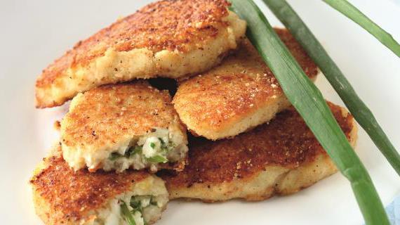 Вкусные и ароматные картофельные пирожки с зеленым луком и творогом — домашний десерт на каждый день