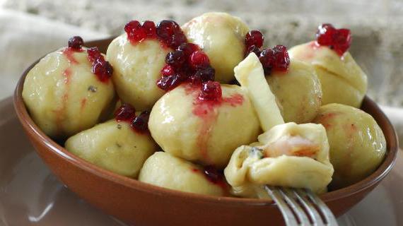 Вкусные картофельные шарики с сочной свининой в традиционном шведском стиле