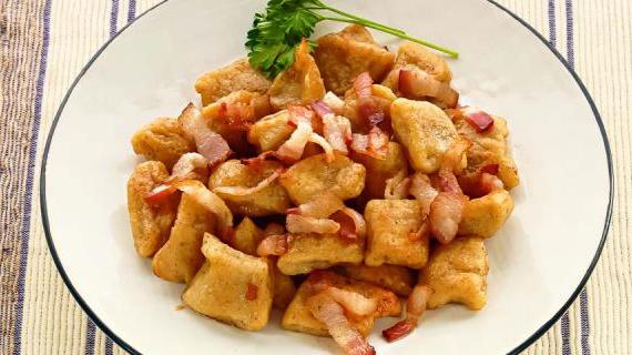 Вкусные и ароматные клецки с тыквенными семечками в хрустящей корочке