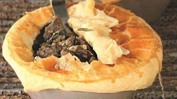 Ароматные корнуольские пироги с сочной бараниной и грибами