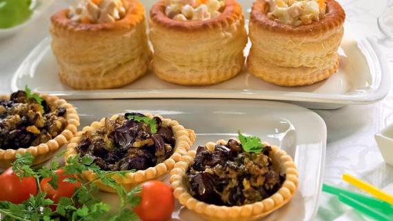 Ароматные корзиночки с овощной и куриной начинкой для семейного ужина