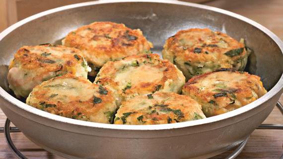 Вкусные и ароматные котлеты из креветок с кукурузой на картофельной основе