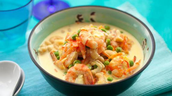 Ароматные креветки с овощами и кокосовым соусом: вкусное и полезное блюдо
