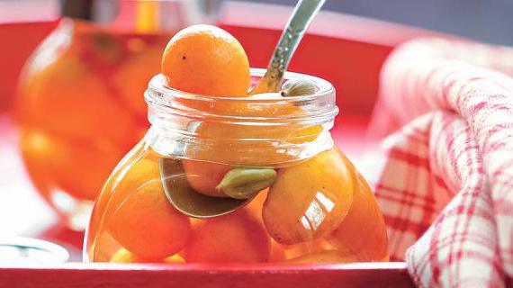 Ароматные кумкваты, маринованные со специями