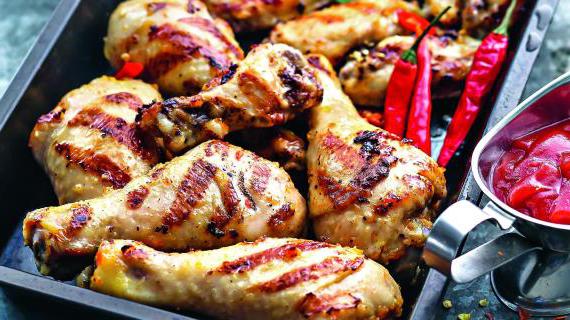 Вкусные куриные крылышки и ножки на гриле с остромаринадом из чили