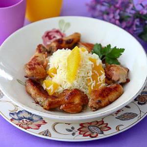 Ароматные куриные крылышки с рисом и цитрусовым маслом, приготовленные в мультиварке