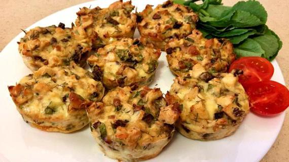 Ароматные куриные маффины с грибами и копчёным сыром — идеальный завтрак для всей семьи
