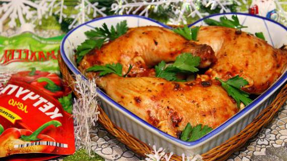 Ароматные куриные окорочка, запеченные в кетчупе 'Лечо' от Махеевъ