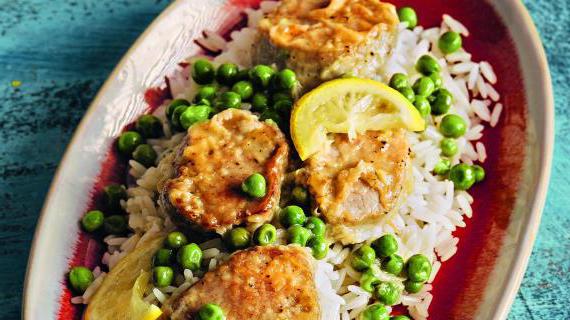 Ароматные медальоны из свинины с рисом и лимонным соусом