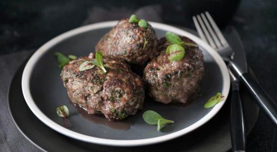 Вкусные мясные котлеты с зеленью: простой и ароматный рецепт на каждый день