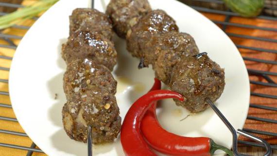 Ароматные мясные шарики из баранины с пармезаном и мятой