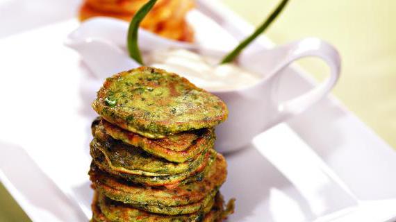 Ароматные овощные оладушки из моркови и шпината