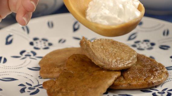 Ароматные печеночные оладьи с овощами и чесноком — вкусный и питательный ужин