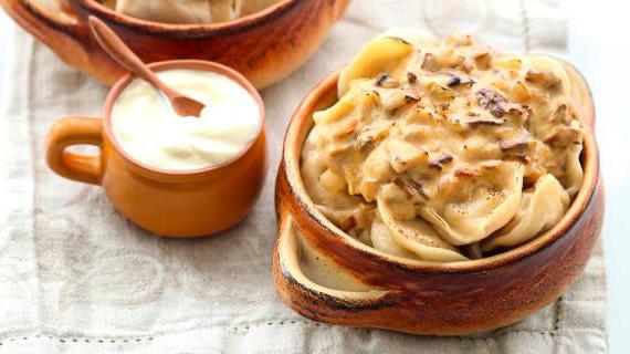 Вкусные пельмени в горшочке с грибами: идеальный ужин на каждый день