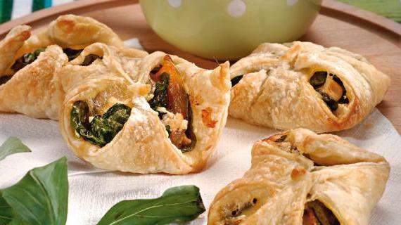 Ароматные пирожки с курицей и оригинальным горчичным соусом