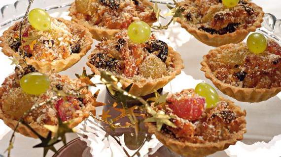 Ароматные пирожки со сдобной крошкой и фруктовой начинкой