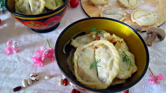 Ароматные постные вареники с двойной начинкой из грибов, фасоли и картофеля