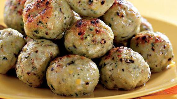Вкусные рыбные котлеты с перцем кубеба и йогуртовой заправкой
