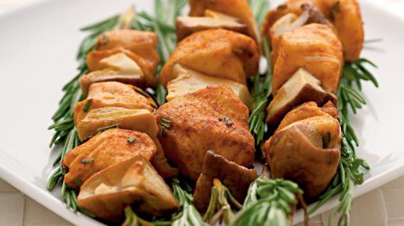 Ароматные шашлычки из белых грибов и куриного филе