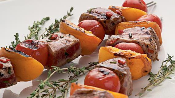 Вкусные шашлыки из свинины с абрикосами и помидорами черри на гриле