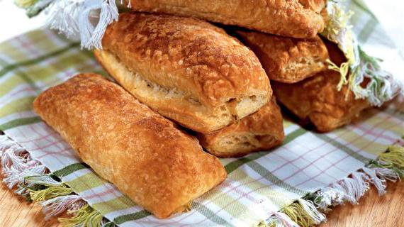 Ароматные слоеные пирожки с фасолью и сыром — быстрый вегетарианский перекус