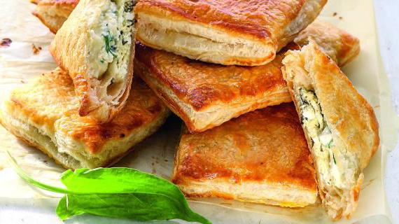 Ароматные слойки с щавелем и творожной начинкой