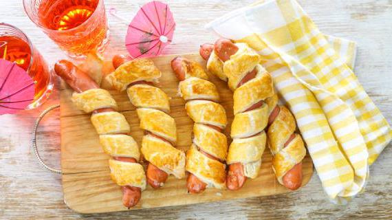 Вкусные сосиски в слоеном тесте — идеальное угощение для семейного чаепития