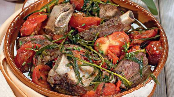 Ароматные свиные ребрышки по-провански с помидорами и травами