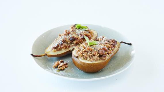 Ароматные запеченные груши с ореховой начинкой и медом