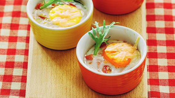 Вкусные запеченные яйца с овощами для утреннего насыщения