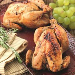 Ароматные запеченные цыплята с маслом и розмарином