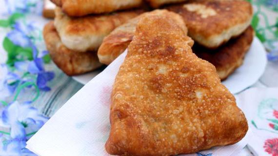 Ароматные жареные пирожки с мясом — домашний рецепт на дрожжевом тесте