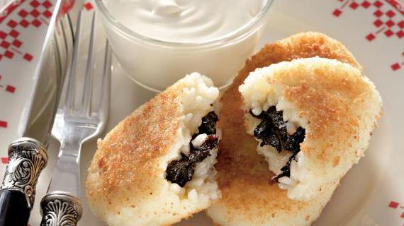 Вкусные и ароматные зразы из рисовой каши с черносливом: оригинальный способ использования остатков