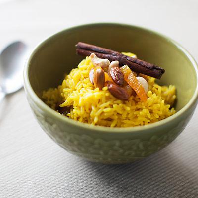 Ароматный арабский рис с сухофруктами, орехами и пряностями — вкусовая волна из Востока