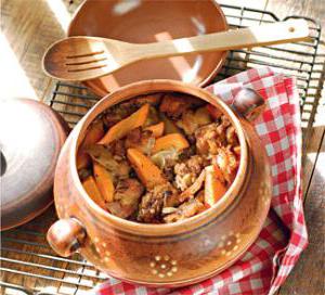 Домашний ароматный гуляш из говядины и копченой свинины — вкус, который напомнит о детстве