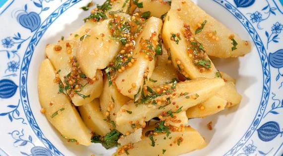 Ароматный горчичный картофель с травами и уксусом