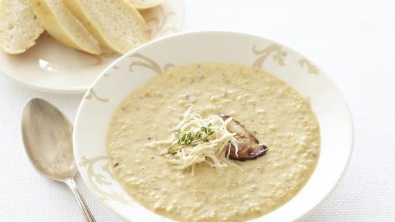 Ароматный грибной суп с курицей и яблоками — необычное сочетание для изысканного вкуса