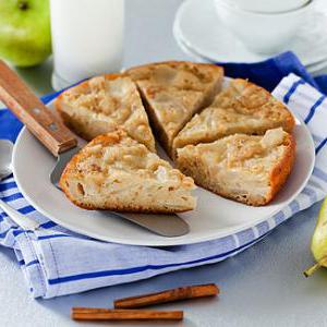 Ароматный итальянский фруктовый пирог с грушами и яблоками, испеченный в мультиварке