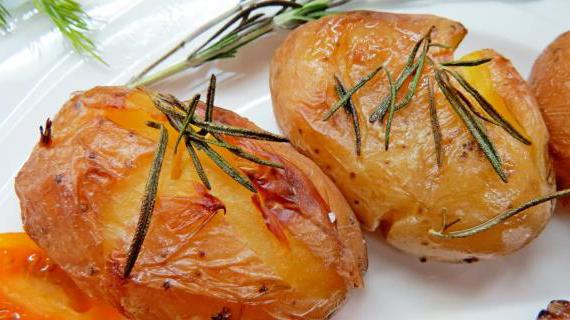 Ароматный картофель, запеченный по-португальски: простой и изысканный рецепт