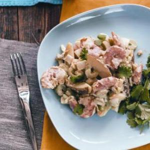 Ароматный картофельный салат с креветками и травами