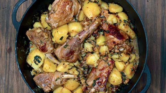 Ароматный казан-кебаб из цесарки с картофелем: вкусная и сытная традиционная еда