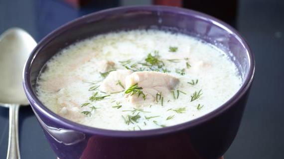 Ароматный крем-суп с антоновкой и дальневосточным лососем