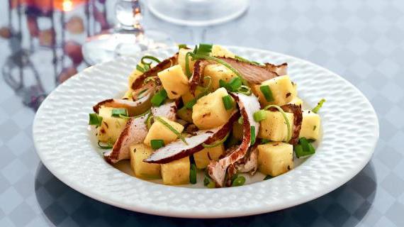 Восхитительный кубинский салат с курицей и свежим ананасом — блюдо, которое вдохновляет