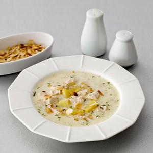 Ароматный куриный суп с миндалем, приготовленный в мультиварке