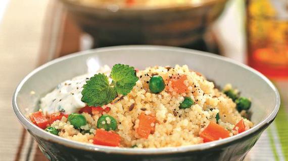 Ароматный кускус с мятным йогуртовым соусом