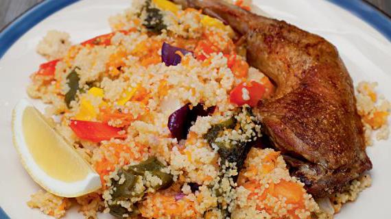 Ароматный кускус с цесаркой и запеченными овощами