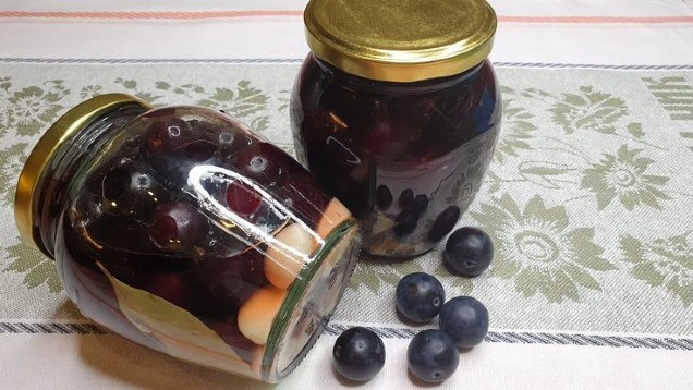 Ароматный мочёный терн — вкусная и простая закуска на любой стол