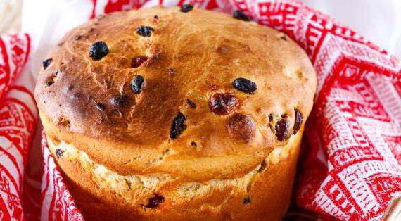 Ароматный пасхальный кулич с клюквой и изюмом