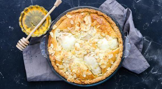 Ароматный песочный пирог с грушами и кардамоном