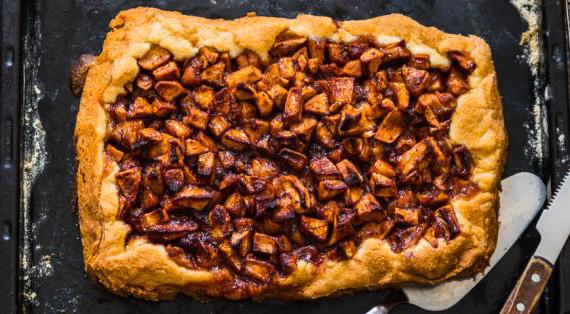 Вкусный песочный пирог с яблочной начинкой — идеальное угощение для всей семьи